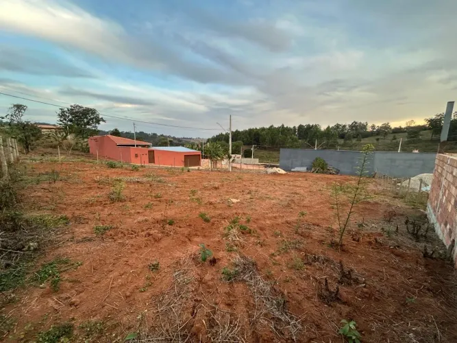 Lote a venda em Capoeira Grande com água, esgoto e energia.