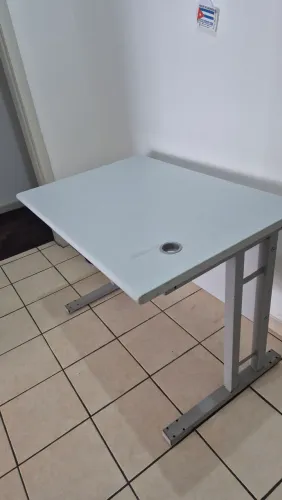 Mesa de escritório resistente