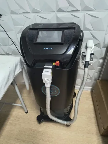 Máquina para depilação a laser, com pouco uso, nova com preço de usada !
