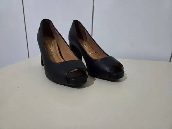 Sapato Feminino Peep Toe Vizzano Preto - Salto Bloco Médio - Tam 34