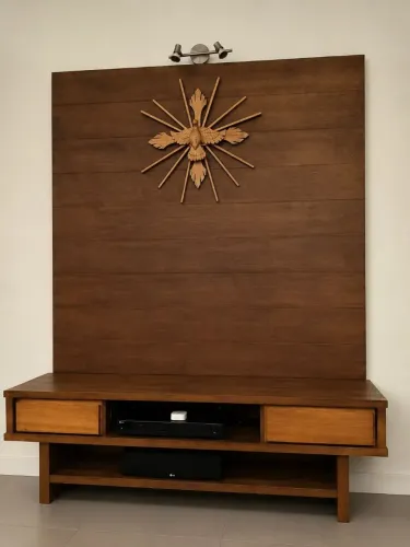 Rack com painel para TV's até 75 polegadas em madeira