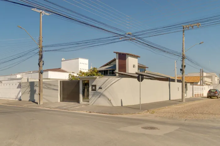 Casa à venda com edícula e sala comercial integrada