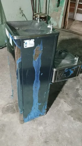 Bebedouro inox semi novo perfeito 