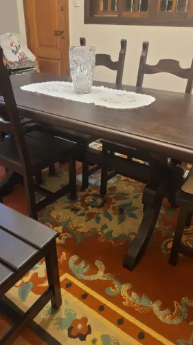 Mesa com 6 cadeiras de madeira imbuia