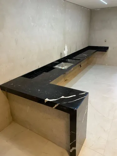 Bancada de Cozinha em Granito Preto com Cuba