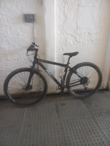 Bike rava boa conservada para quem gosta de praticar grau de bike freio hidráulico bom