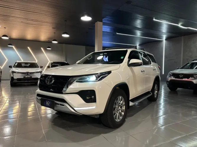 Toyota Hilux SW4 SRX 4X4 2.8 TDI 16V Dies. Aut. 2021