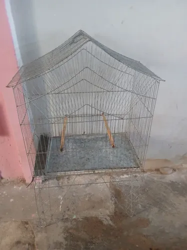 Vendo gaiola grande com a base