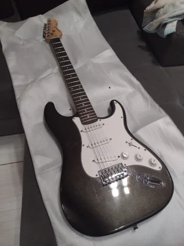 GUITARRA ESTRATOCASTER VOGGA