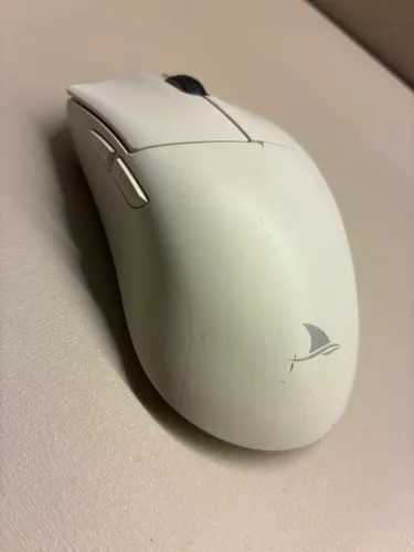 Mouse Gamer Sem Fio Darmoshark M3 na cor branca