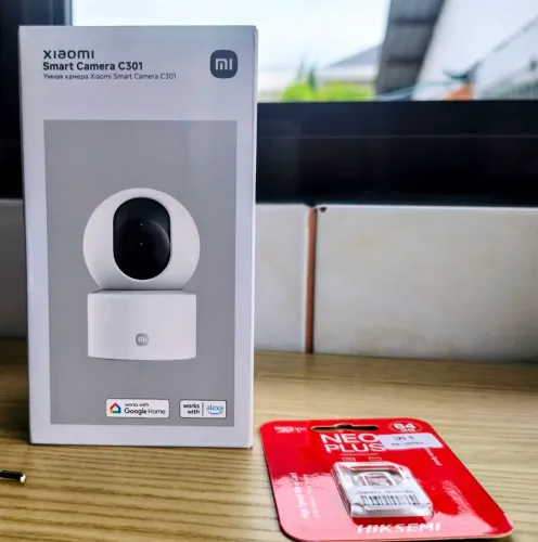 Vendo câmera de segurança xiaomi e o cartão de memória 64GB.