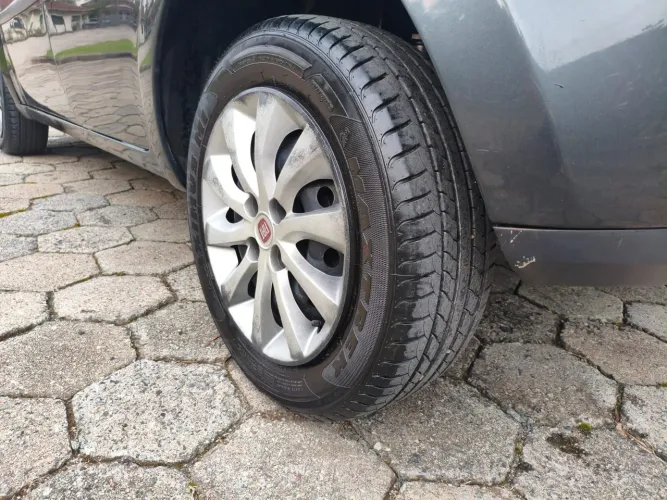 Fiat Idea Attractive 1.4 Fire Flex 8V 5P 2012