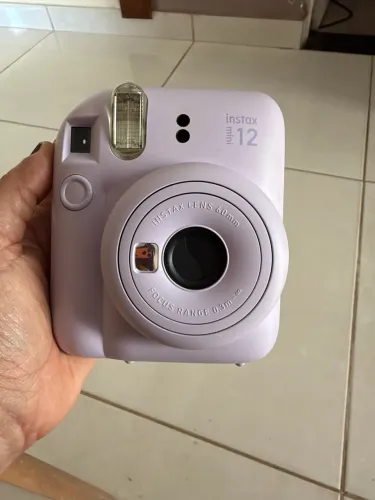 Vendo máquina instax mini 12 , super nova sem nenhum arranhão é só pegar e usar.