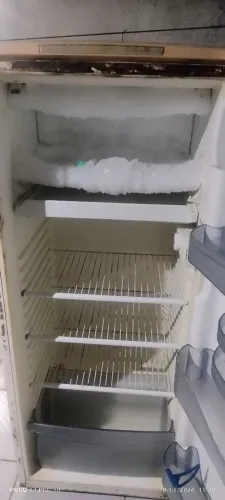 Geladeira muito boa aceito proposta de valores *48 esse é meu WhatsApp