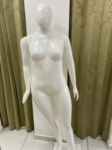 Manequim feminino Plus Size Branco ( Lê Descrição)