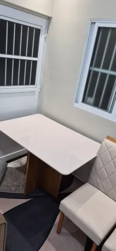 Mesa de tampo de vidro