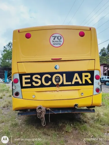 Ônibus urbano escolar