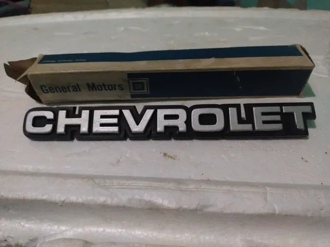 Vendo emblema Chevette "CHEVROLET"