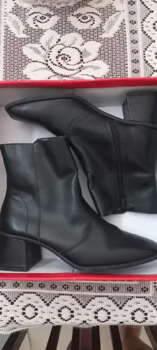 Bota couro legítimo marca Satinato tam 38 nova