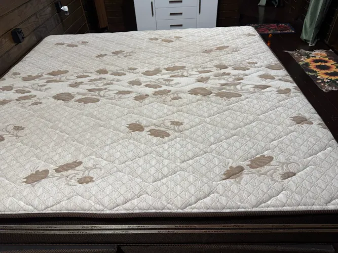 Cama king Size com três meses de uso