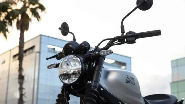 Guerrilla 450cc Silver - Duvallyer Rodrigues - 21 9 9271 71 82 - Royal Enfield