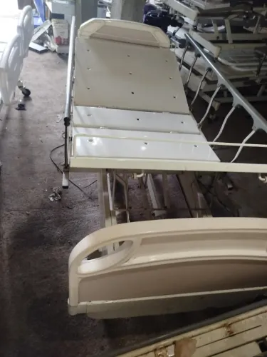 Cama hospitalar sem colchão, motorizada controle e guardas funcionando perfeitamente