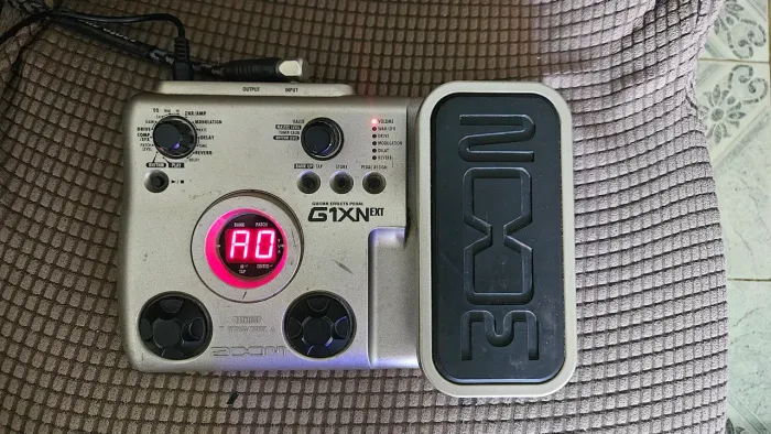 Pedaleira Zom G1Next com pedal de expressão