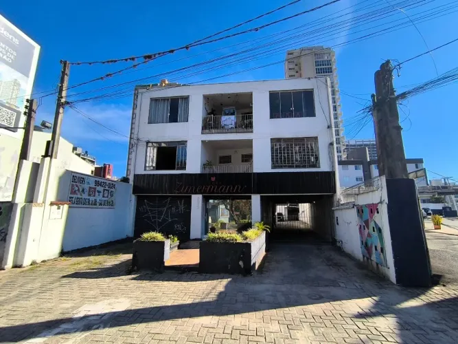Ap 1 quarto ao lado da Praça 29 de Março no Bigorrilho. [93.009]