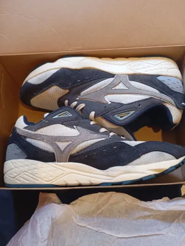Tênis Mizuno na caixa 41/42, usado apenas uma vez! Está novo