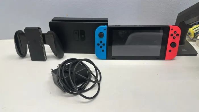 Console Switch V2 32gb Vermelho, Azul E Preto Nintendo Vermelho-néon/azul-néon/preto