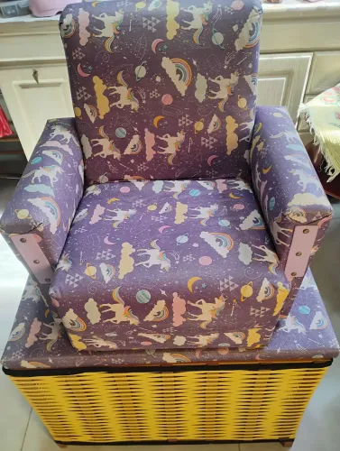 Conjunto cesto para brinquedo com a poltrona