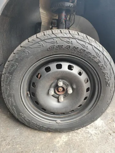 Vendo Jogo de pneus aro 15