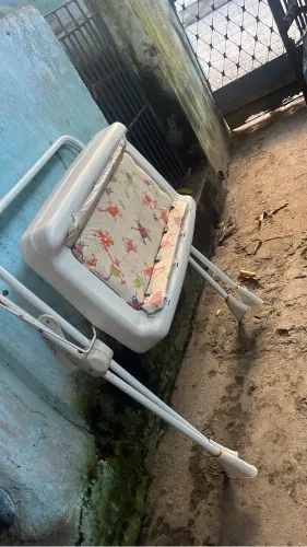 banheira com trocador e suporte dobrável
