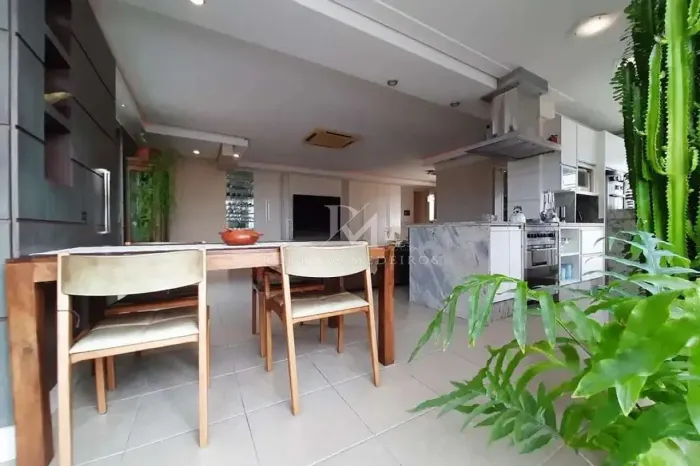 Cobertura Exclusiva com 4 Dormitórios, Terraço e Vista Panorâmica