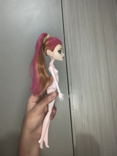 Vendo monster High Leia a descrição!!