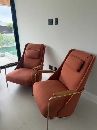 Par de poltronas ESDRA da Adm mobiliário de alto padrão