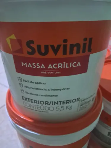 Massa corrida e massa acrílica Suvinil