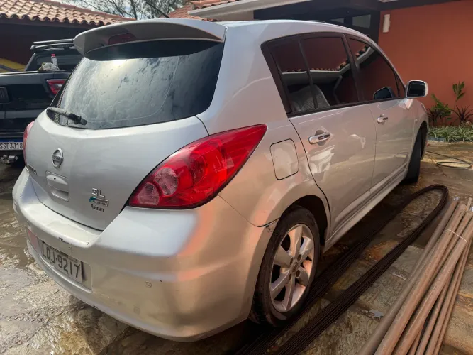Nissan Tiida SL 1.8/1.8 Flex 16V Aut. 2013