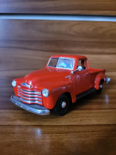 Miniatura Chevrolet 3100 "Boca de Sapo" 1/24 -  Impecável