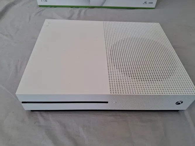 Xbox One S 1TB Leia a Descrição!