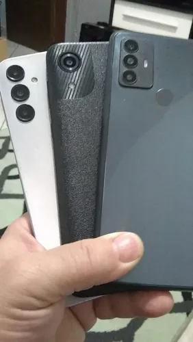 Vendo 3 aparelho de celular para quem queira arrumar ou retirar peças