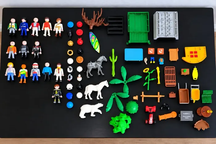 Lote Playmobil com Bonecos, Animais e Acessórios Diversos