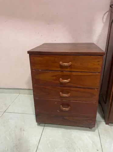 Armário pequeno com 2 gavetas