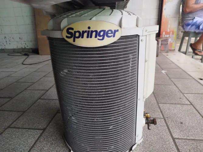 Ar condicionado de 18 mil Springer com tubulação de cobre