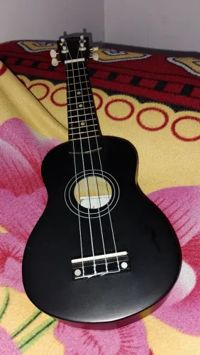 Ukulele Maharu (semi novo)