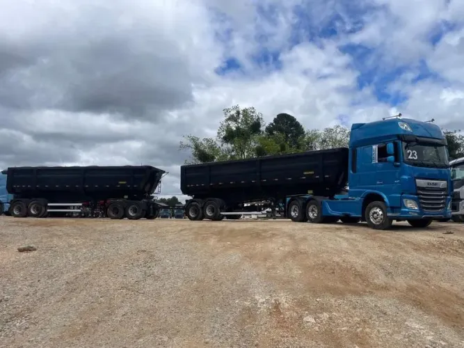 CONJUNTO DAF XF 530 6X4 2023 TETO ALTO + RODOTREM BASCULANTE GUERRA 35M3 + 35M3