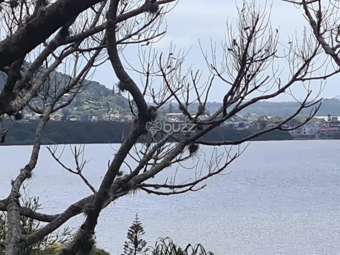 Terreno no canto da Lagoa da Conceição.