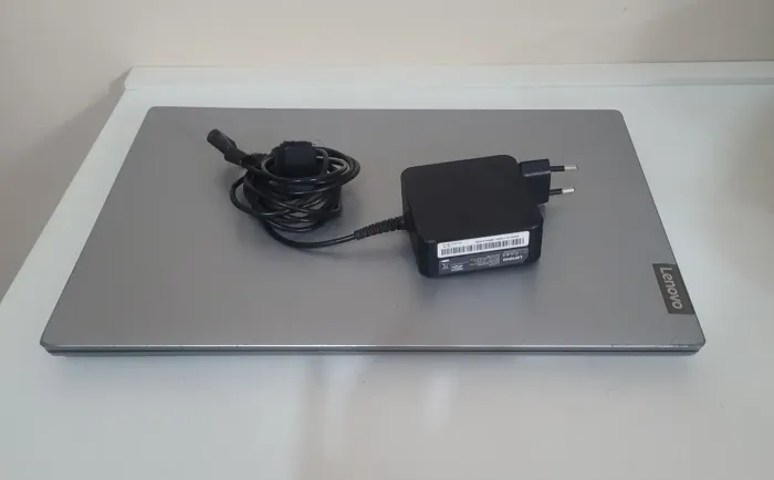 Notebook Lenovo Ryzen 5 3500u