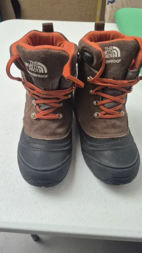Bota Impermeável waterproof infantil número 32, 33