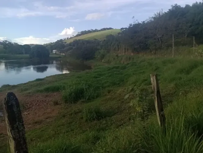 area rural de 10.000 m2 em Simão Pereira com RGI ( COM REGISTRO NO CARTORIO). 
